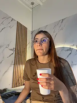 Snapshot of IsabelaStefano chatting on 12/20/25, 03:35 IsabelaStefano online show from 12/20/25, 03:35