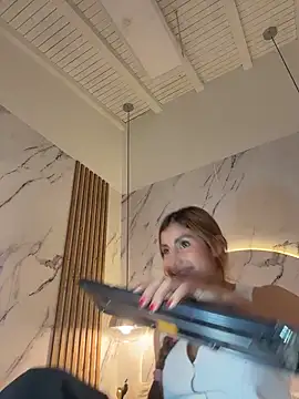 Snapshot of IsabelaStefano chatting on 12/22/25, 03:25 IsabelaStefano online show from 12/22/25, 03:25