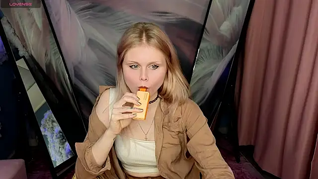 AnoraAmore online show from 11/26/25, 06:47