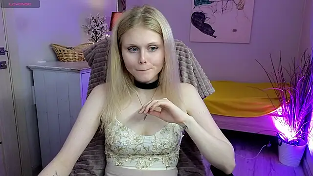 AnoraAmore online show from 12/04/25, 06:01