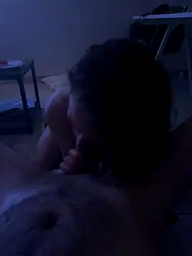 Snapshot of ellafr13 chatting on 11/28/25, 04:04 ellafr13 online show from 11/28/25, 04:04