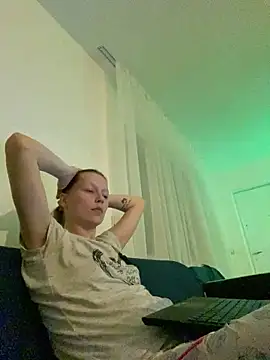 Snapshot of LexiSlimVIbe chatting on 12/17/25, 10:05 LexiSlimVIbe online show from 12/17/25, 10:05