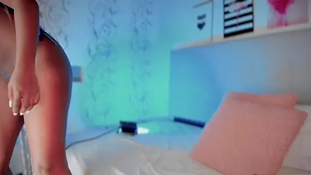 Snapshot of Zendaya___ chatting on 11/27/25, 01:29 Zendaya online show from 11/27/25, 01:29