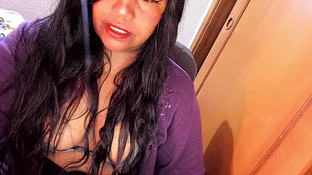 Snapshot of ebonycamelia chatting on 05/26/26, 11:56 ebonycamelia online show from 05/26/26, 11:56