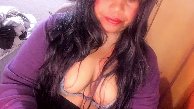 Snapshot of ebonycamelia chatting on 05/27/26, 10:51 ebonycamelia online show from 05/27/26, 10:51