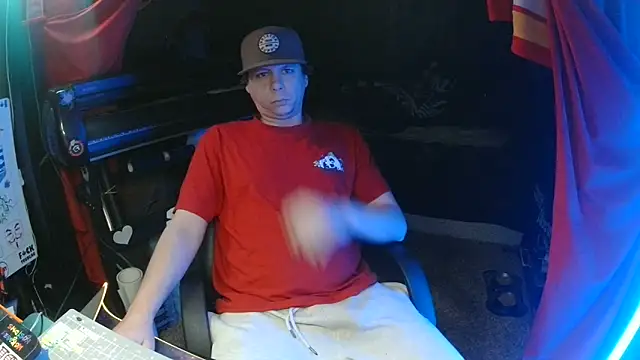 Snapshot of Bowerboi chatting on 12/02/25, 11:00 Bowerboi online show from 12/02/25, 11:00