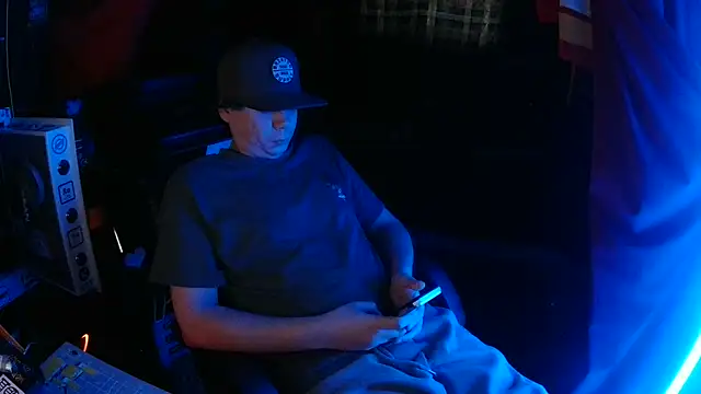 Snapshot of Bowerboi chatting on 12/03/25, 05:44 Bowerboi online show from 12/03/25, 05:44