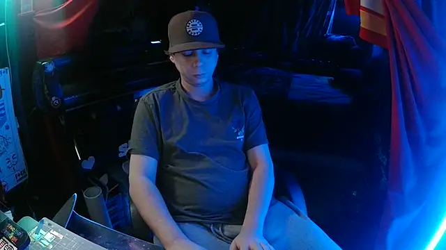 Snapshot of Bowerboi chatting on 12/04/25, 08:01 Bowerboi online show from 12/04/25, 08:01