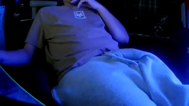 Snapshot of Bowerboi chatting on 12/13/25, 09:31 Bowerboi online show from 12/13/25, 09:31