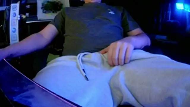 Snapshot of Bowerboi chatting on 12/18/25, 07:14 Bowerboi online show from 12/18/25, 07:14