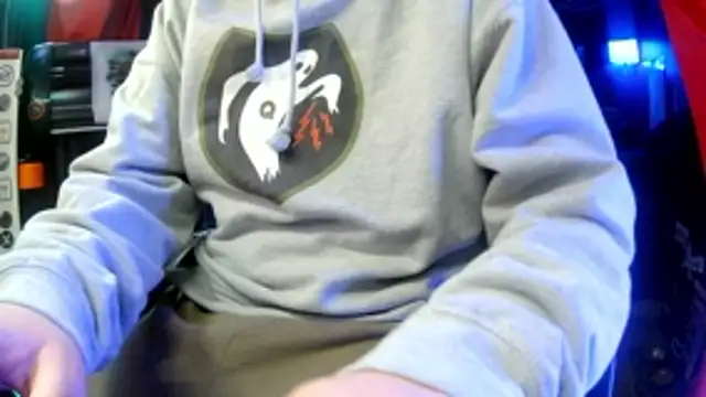 Snapshot of Bowerboi chatting on 12/21/25, 12:07 Bowerboi online show from 12/21/25, 12:07