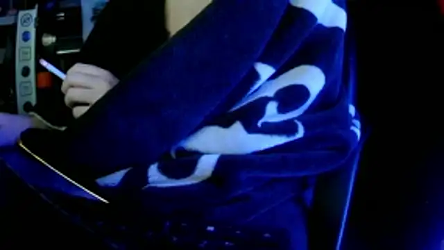 Snapshot of Bowerboi chatting on 12/22/25, 02:36 Bowerboi online show from 12/22/25, 02:36