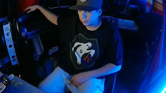Snapshot of Bowerboi chatting on 04/11/26, 06:07 Bowerboi online show from 04/11/26, 06:07