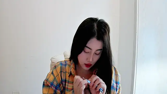 Snapshot of XIAOFENG-2025 chatting on 12/15/25, 06:17 XIAOFENG-2025 online show from 12/15/25, 06:17