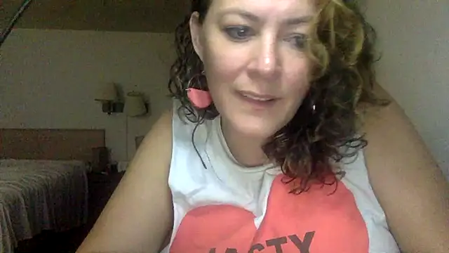 Snapshot of whitecream88 chatting on 11/30/25, 03:27 whitecream88 online show from 11/30/25, 03:27