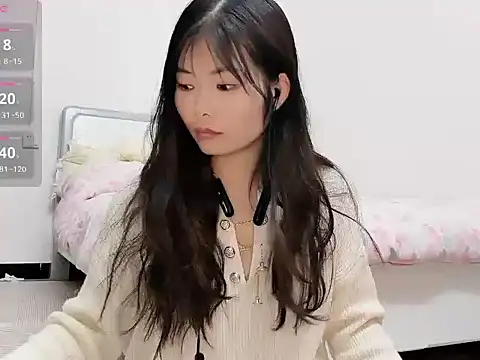 Snapshot of Ava-Baby chatting on 11/19/25, 01:11 Ava-Baby online show from 11/19/25, 01:11