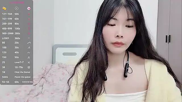 Snapshot of Ava-Baby chatting on 12/18/25, 02:06 Ava-Baby online show from 12/18/25, 02:06