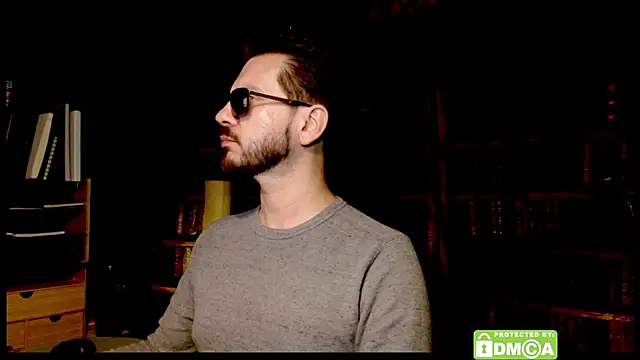 Snapshot of justshutupandwatch chatting on 12/20/25, 10:33 justshutupandwatch online show from 12/20/25, 10:33