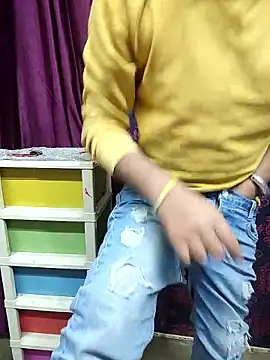 Snapshot of Cute_Lucky chatting on 12/13/25, 07:53 Cute Lucky online show from 12/13/25, 07:53