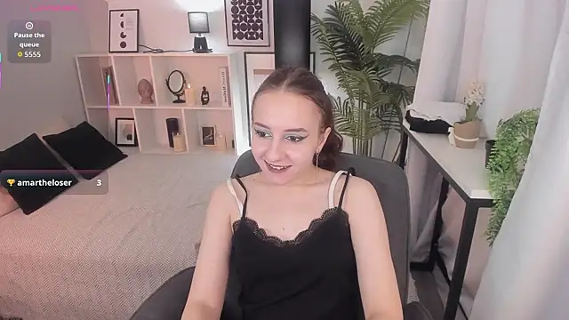 Snapshot of BeautifulSnake chatting on 11/27/25, 08:22 BeautifulSnake online show from 11/27/25, 08:22