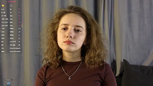 Snapshot of CuteLunette chatting on 12/14/25, 03:06 CuteLunette online show from 12/14/25, 03:06