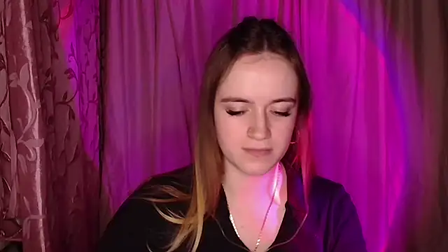 Snapshot of Illa_May chatting on 12/13/25, 07:53 Illa May online show from 12/13/25, 07:53