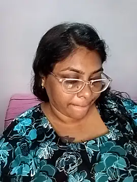 Snapshot of Riya-mallus chatting on 11/21/25, 12:04 Riya-mallus online show from 11/21/25, 12:04