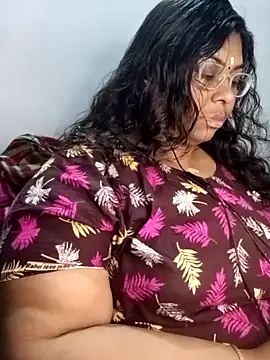 Snapshot of Riya-mallus chatting on 11/25/25, 03:23 Riya-mallus online show from 11/25/25, 03:23