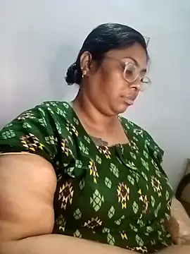 Snapshot of Riya-mallus chatting on 11/28/25, 06:49 Riya-mallus online show from 11/28/25, 06:49