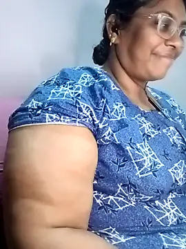 Snapshot of Riya-mallus chatting on 11/29/25, 07:28 Riya-mallus online show from 11/29/25, 07:28