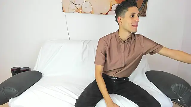 Snapshot of dracke_and_zara chatting on 12/17/25, 12:22 dracke and zara online show from 12/17/25, 12:22