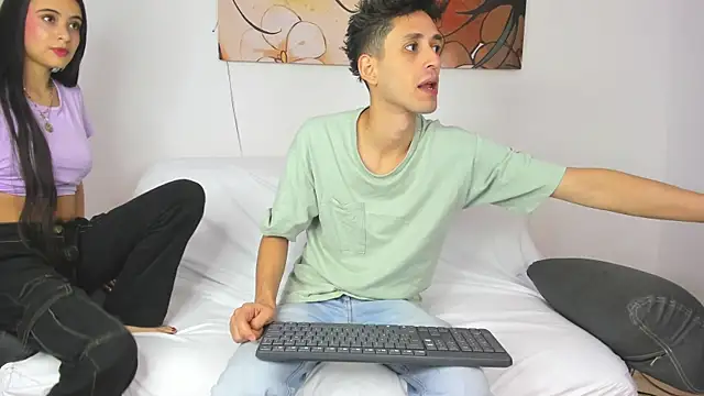 Snapshot of dracke_and_zara chatting on 12/18/25, 12:11 dracke and zara online show from 12/18/25, 12:11