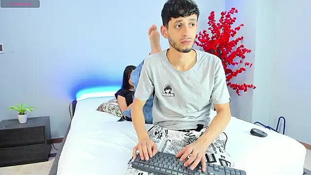 Snapshot of dracke_and_zara chatting on 02/18/26, 12:12 dracke and zara online show from 02/18/26, 12:12