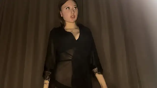 Snapshot of DivaRay chatting on 12/04/25, 10:24 DivaRay online show from 12/04/25, 10:24