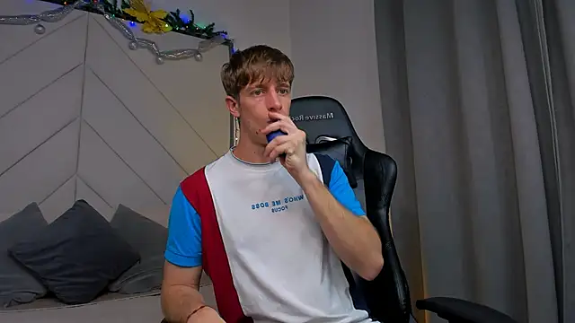 Snapshot of Ostin_Saints chatting on 12/18/25, 04:02 Ostin Saints online show from 12/18/25, 04:02