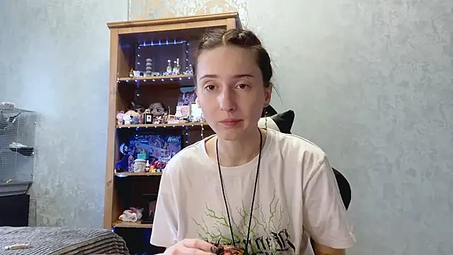 Snapshot of CyberAIice chatting on 11/21/25, 06:12 CyberAIice online show from 11/21/25, 06:12