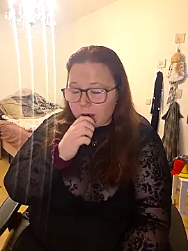 Snapshot of NaughtyNiia chatting on 12/14/25, 02:44 NaughtyNiia online show from 12/14/25, 02:44