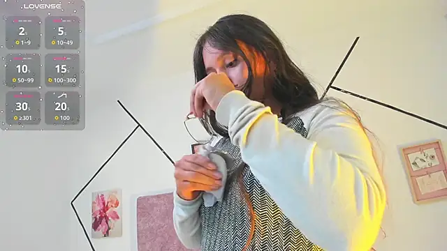 Snapshot of Julieta_Lein_ chatting on 12/04/25, 10:40 Julieta Lein online show from 12/04/25, 10:40