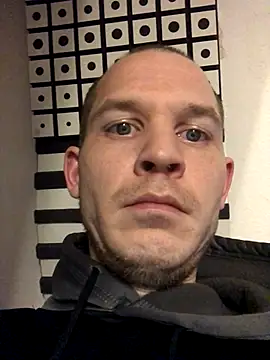 Snapshot of Spielzeugtwink chatting on 11/20/25, 04:18 Spielzeugtwink online show from 11/20/25, 04:18