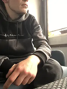 Spielzeugtwink online show from 05/12/26, 03:42