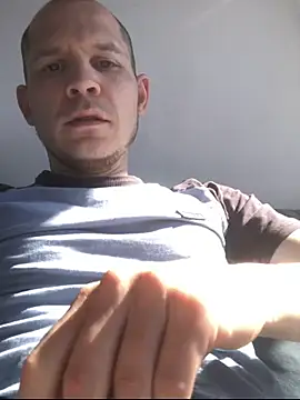 Snapshot of Spielzeugtwink chatting on 06/11/26, 08:34 Spielzeugtwink online show from 06/11/26, 08:34