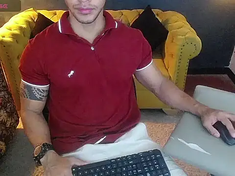 Snapshot of tayler_luke chatting on 11/29/25, 01:19 tayler luke online show from 11/29/25, 01:19