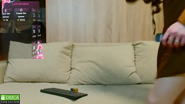 Snapshot of EmilieLong chatting on 11/29/25, 02:42 EmilieLong online show from 11/29/25, 02:42