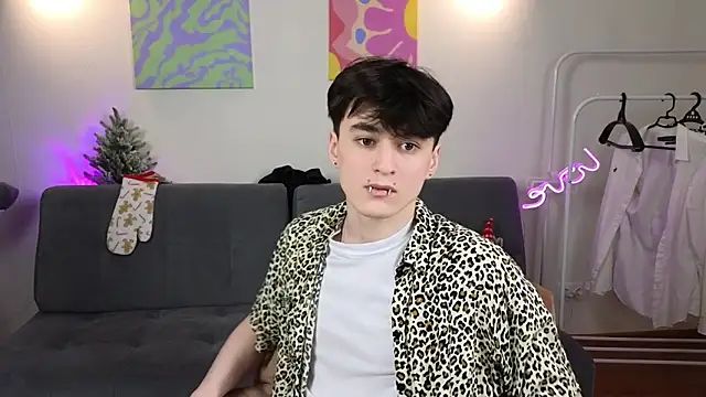 Snapshot of kevinhunter_ chatting on 12/03/25, 04:05 kevinhunter online show from 12/03/25, 04:05