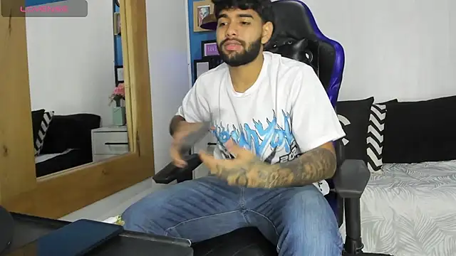 Snapshot of Jesuss77_ chatting on 11/27/25, 02:08 Jesuss77 online show from 11/27/25, 02:08