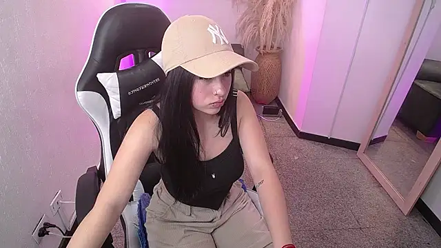 Snapshot of vallolett chatting on 11/24/25, 07:24 vallolett online show from 11/24/25, 07:24