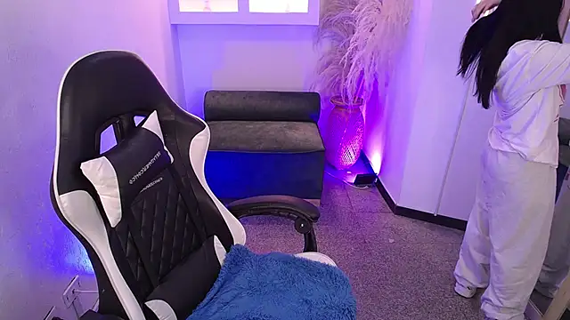 Snapshot of vallolett chatting on 12/01/25, 09:20 vallolett online show from 12/01/25, 09:20