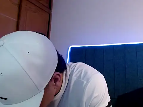 Snapshot of Lincon_Ale chatting on 12/13/25, 08:58 Lincon Ale online show from 12/13/25, 08:58