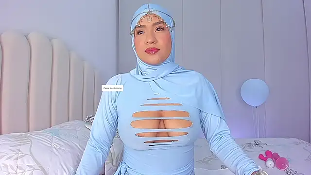 Amira-Zahra online show from 04/25/26, 10:07