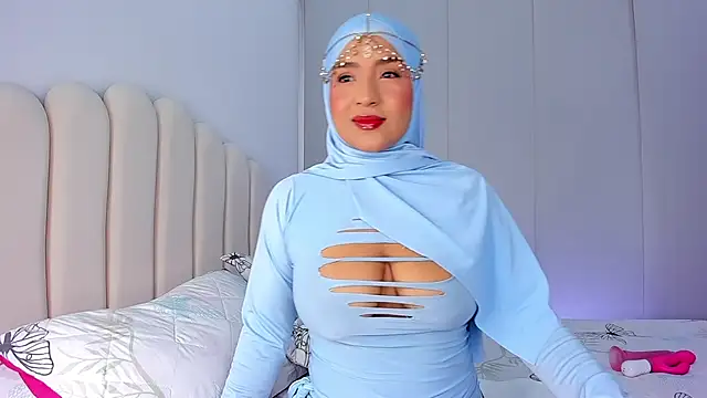 Amira-Zahra online show from 04/30/26, 09:19